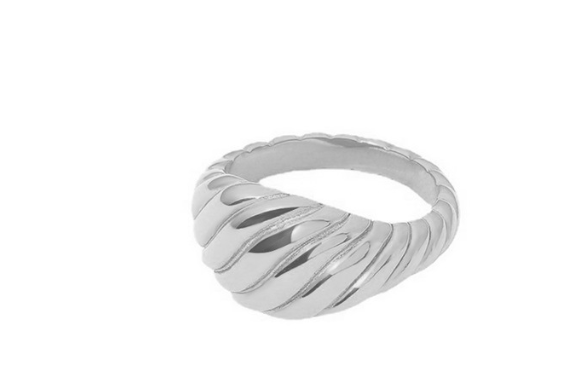 Ylenna Gold Croissant Ring