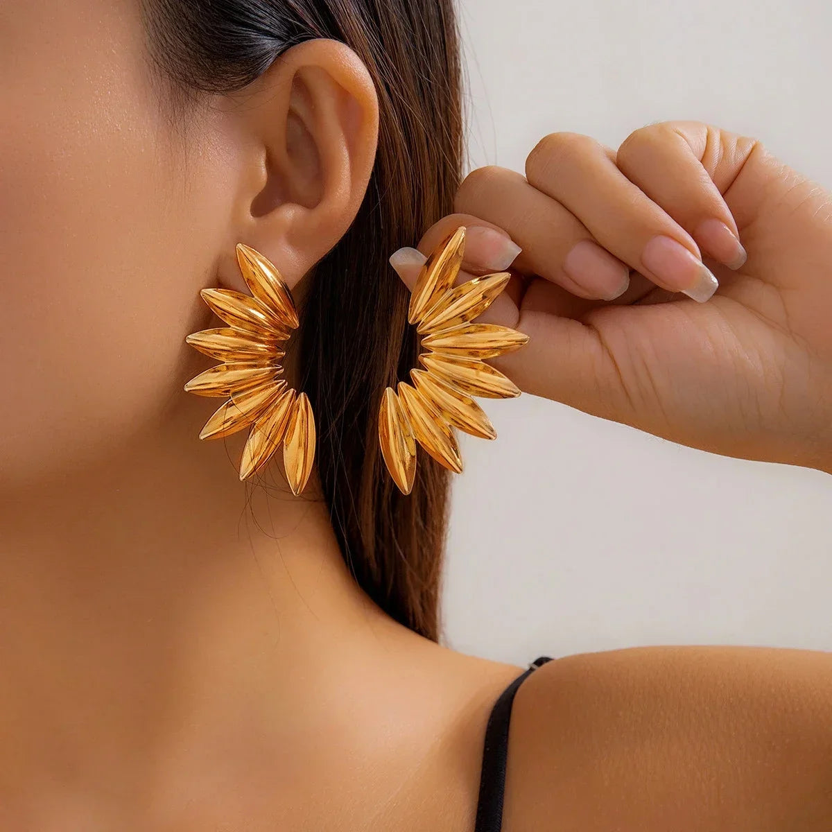 Creative Gold Plated Fan-shaped Stud Earrings for Women Unique Statement Gold Color Leaf Earrings Daily Waterproof Jewelry